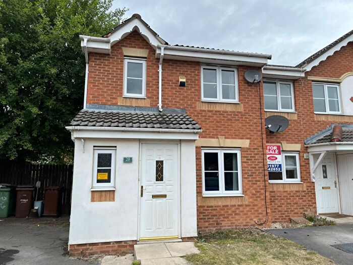 3 Bedroom Town House For Sale In Rother Garth, Pontefract, WF9