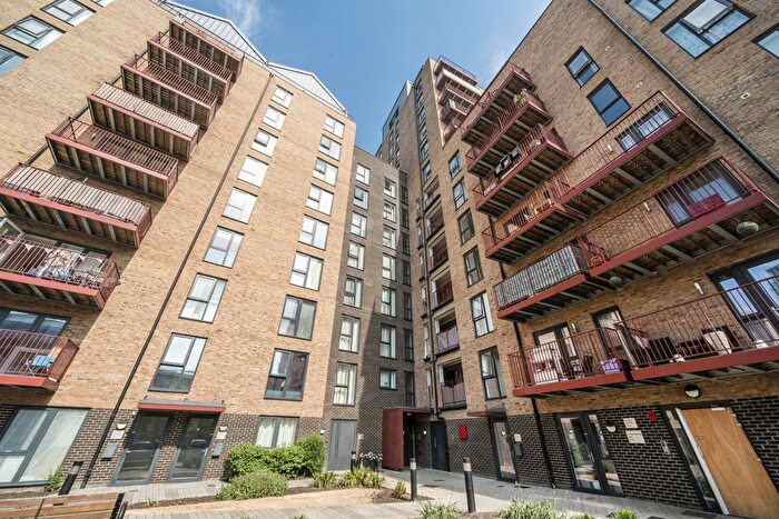 2 Bedroom Flat To Rent In Greenwich High Road, London, SE10