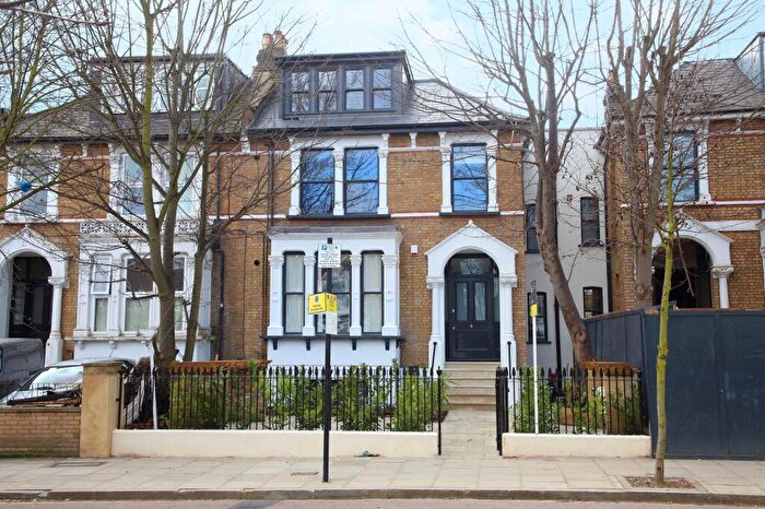 2 Bedroom Flat To Rent In Queens Drive, London, N4