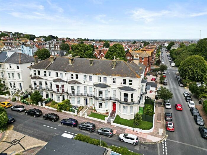 2 Bedroom Flat For Sale In Upperton Gardens, Eastbourne, BN21