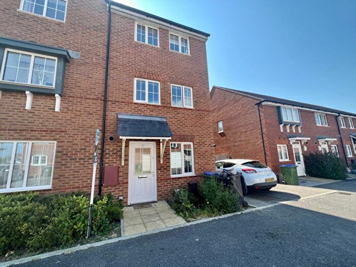 4 Bedroom Semi-Detached House To Rent In Lime Kiln Coppice, Felpham, PO22