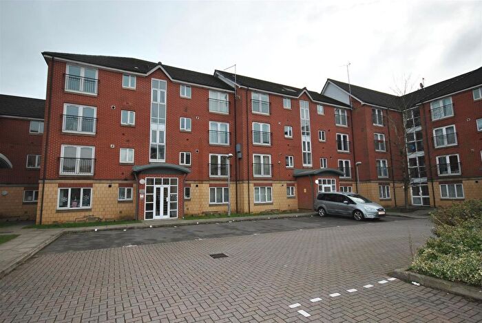 2 Bedroom Flat For Sale In Cleveland Court, Northampton, NN2