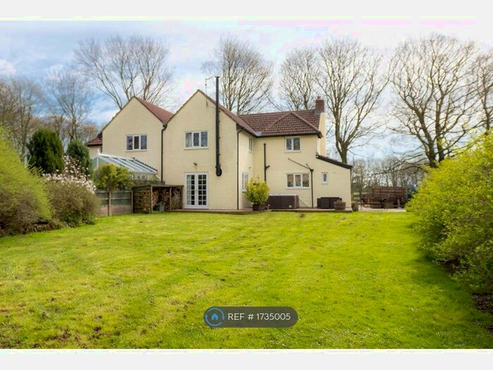 4 Bedroom Semi-Detached House To Rent In Brook House Drive, Fairfield, Buxton, SK17