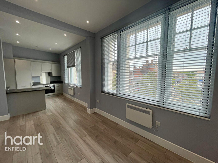 2 Bedroom Apartment To Rent In The Town, Enfield, EN2