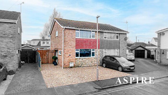 3 Bedroom Semi-Detached House For Sale In Linden Leas, Thundersley, Benfleet, SS7