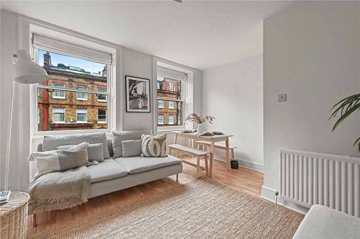 2 Bedroom Flat To Rent In Nottingham Place, Marylebone, London, W1U