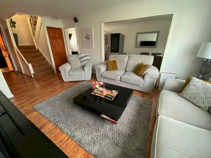 3 Bedroom Maisonette To Rent In Bramwoods Road, Great Baddow, Chelmsford, CM2