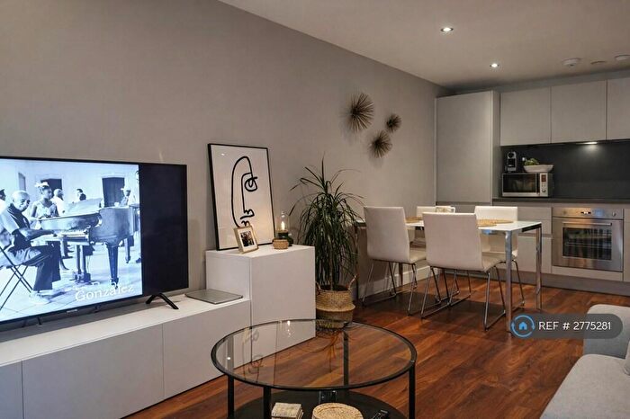 2 Bedroom Flat To Rent In Wiburn Basin, Manchester, M5