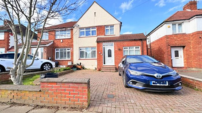 4 Bedroom Semi Detached House For Sale In Woodlands Avenue, Ruislip, HA4