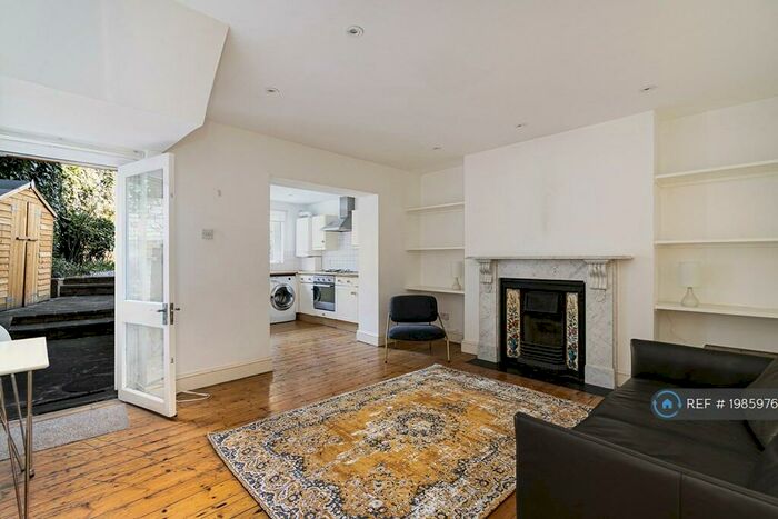 2 Bedroom Flat To Rent In Northchurch Rd, London, N1