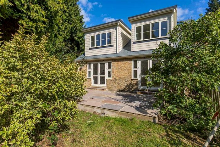 2 Bedroom Property To Rent In Tenchleys Park, Oxted, Surrey RH8