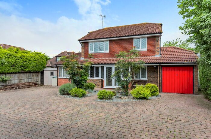 4 Bedroom Detached House To Rent In Reading Road, Winnersh, RG41