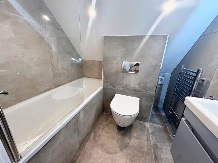 2 Bedroom Flat To Rent In Carlton Road, Bournemouth, BH1