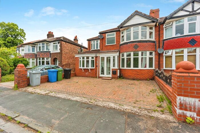 5 Bedroom Semi-Detached House For Sale In Wynyard Close, Sale, Greater Manchester, M33