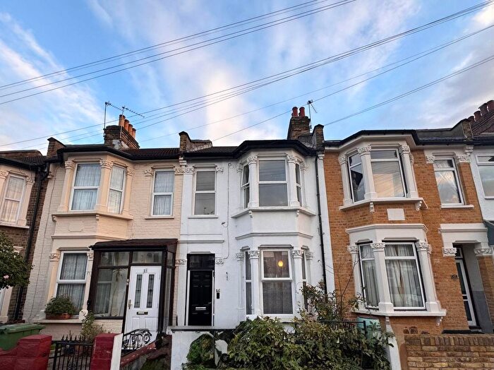 2 Bedroom Flat To Rent In Carnarvon Road, Leyton, E10