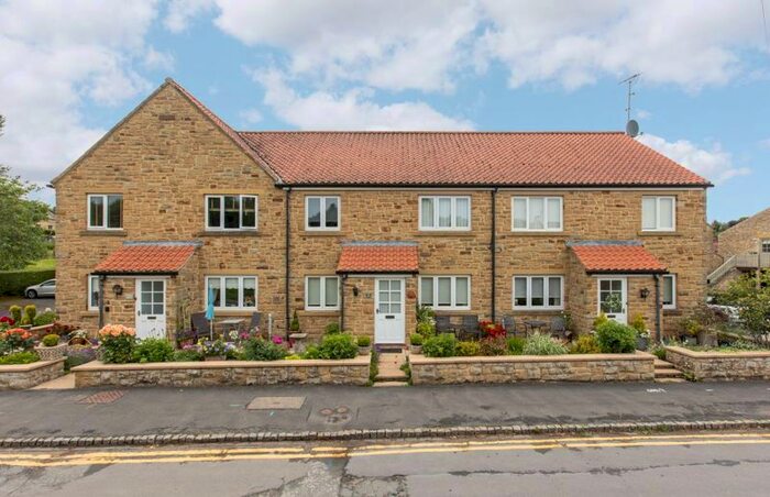 2 Bedroom Flat For Sale In Castle Court, Helmsley, York, YO62