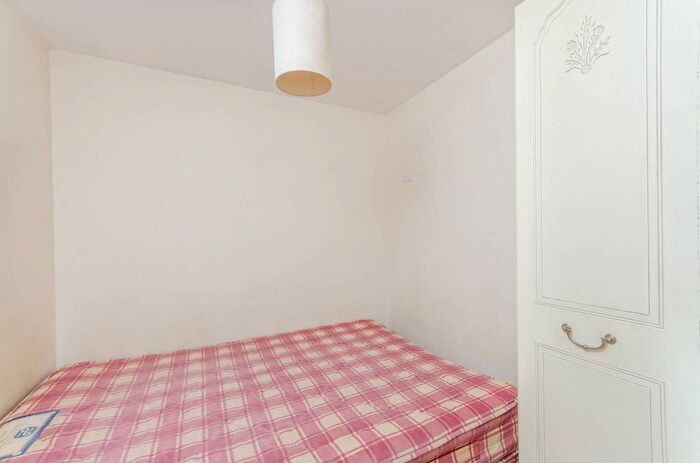 Studio To Rent In Wheat Sheaf Close, Isle Of Dogs, London, E14