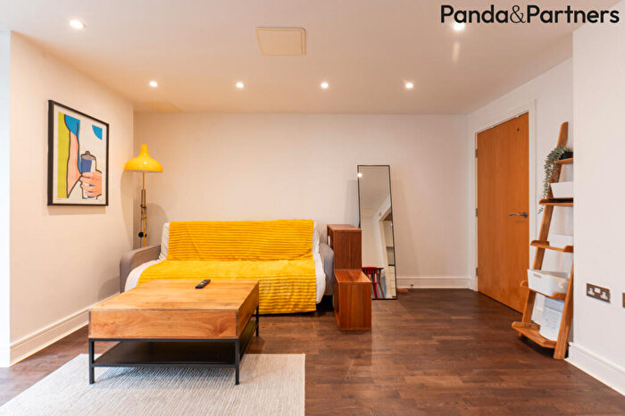 1 Bedroom Flat To Rent In Cassilis Road, South Quay, London, E14