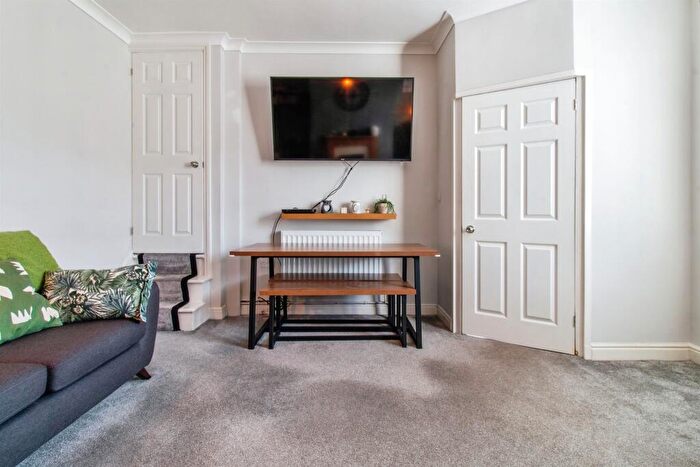 2 Bedroom End Of Terrace House For Sale In Springfield Road, Morley, Leeds, LS27