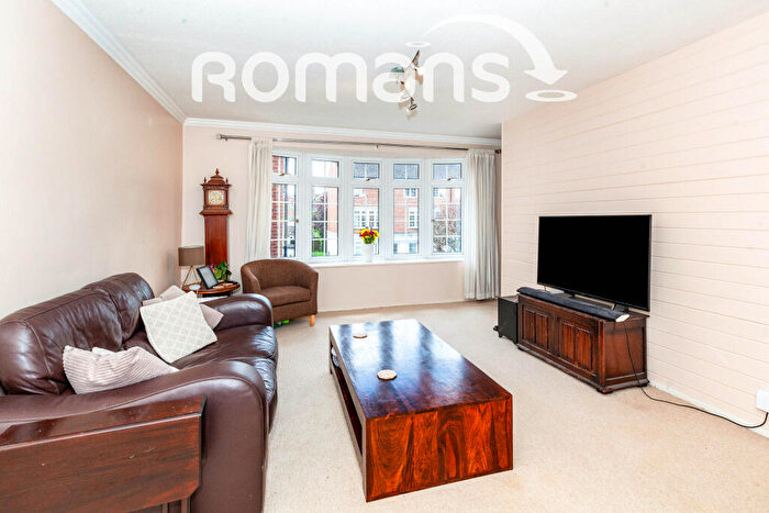 2 Bedroom Flat To Rent In Lammas Court, Windsor, SL4