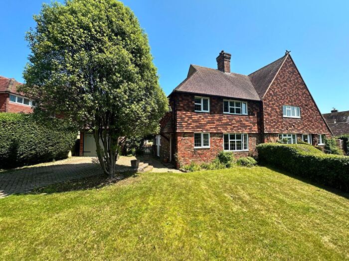 3 Bedroom Semi-Detached House To Rent In Deneside, BN20