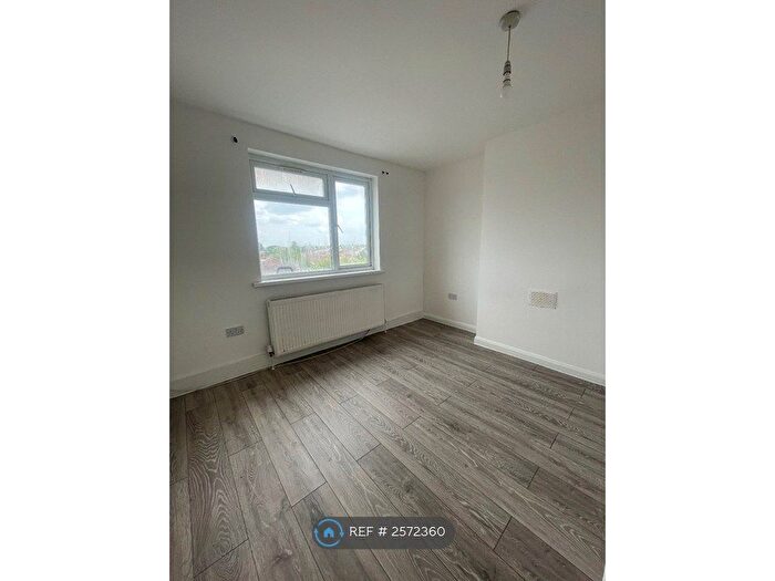 2 Bedroom Flat To Rent In Swingate Lane, London, SE18