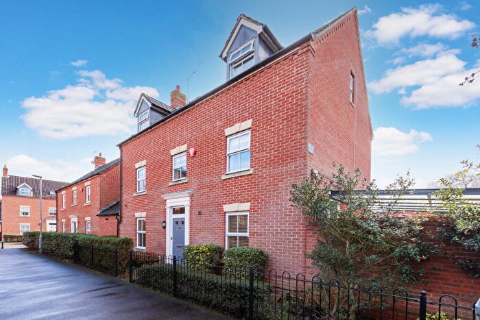 5 Bedroom Detached House For Sale In Parsons Road, Langley, SL3