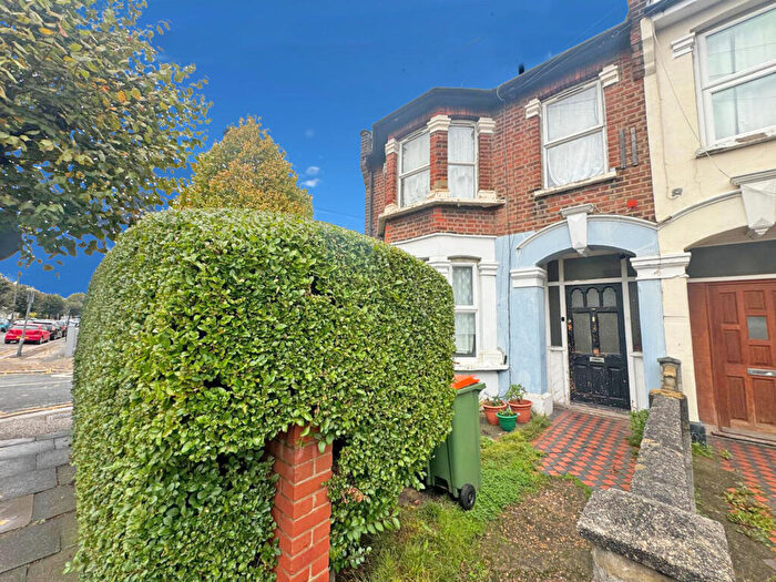 2 Bedroom Flat For Sale In Sheringham Avenue, London, E12