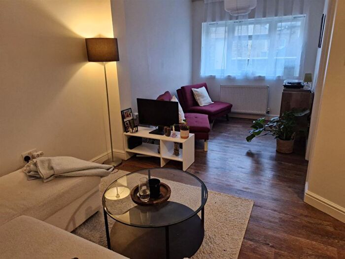 1 Bedroom Flat To Rent In Rock Street, London, N4