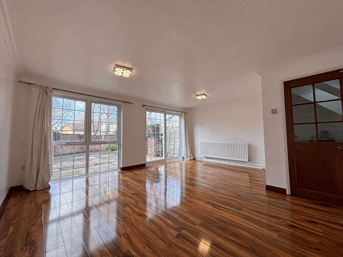 3 Bedroom House To Rent In Scylla Road, SE15