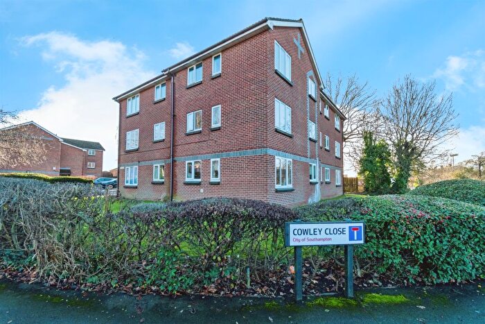 2 Bedroom Flat For Sale In Cowley Close, Southampton, SO16