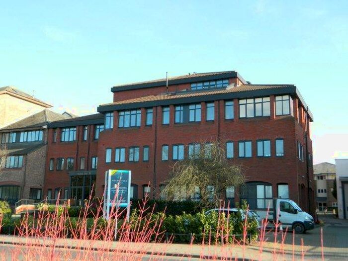 1 Bedroom Flat To Rent In Holmes Park, Horsham, RH12