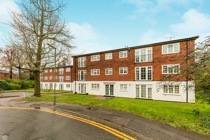 1 Bedroom Flat To Rent In Lower Edgeborough Road, Guildford, GU1