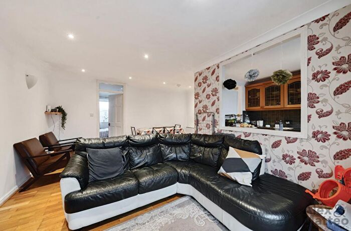 2 Bedroom Flat To Rent In Midship Close, Rotherhithe, SE16