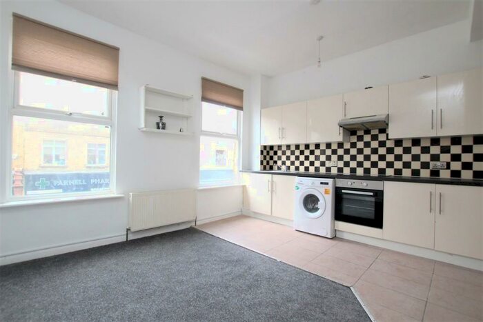 3 Bedroom Apartment To Rent In Roman Road, London, E3