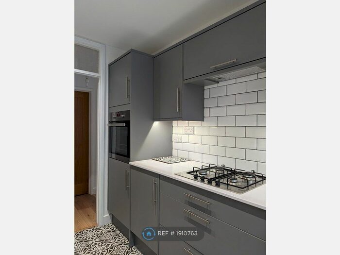 2 Bedroom Flat To Rent In Ingleside Crescent, Lancing, BN15