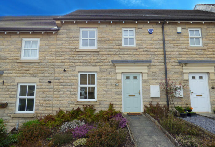 3 Bedroom Town House To Rent In Swan Avenue, Bingley, BD16