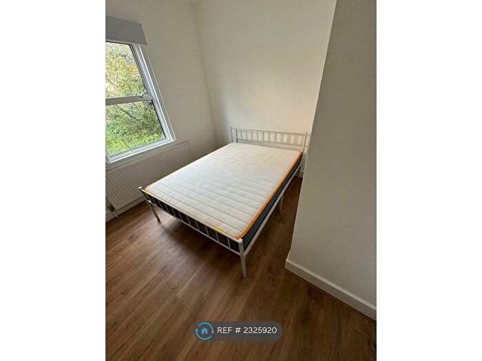 3 Bedroom Flat To Rent In Windus Road, London, N16