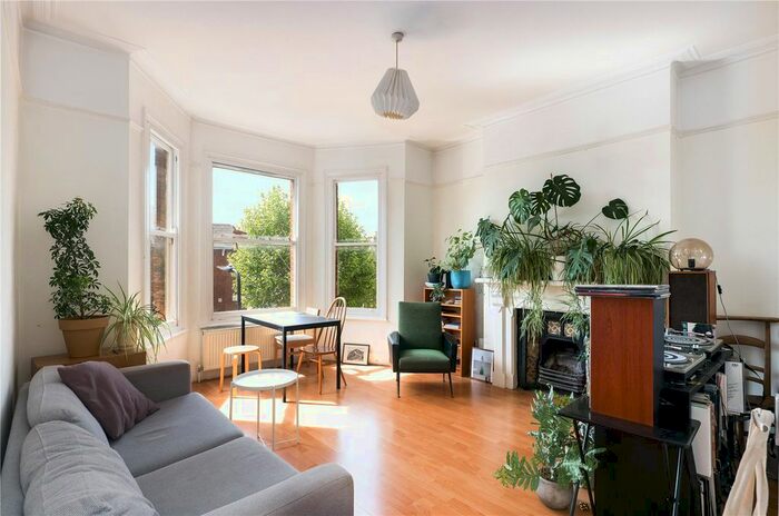 3 Bedroom Flat To Rent In Lampard Grove, London, N16