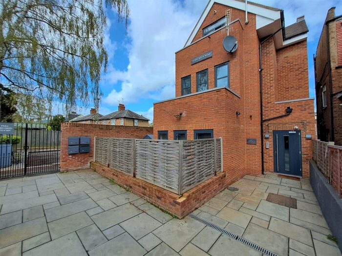 2 Bedroom Flat To Rent In A Welbeck Road, Barnet, EN4