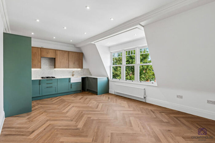 2 Bedroom Flat For Sale In Woodside Park Road, London, London, London, N12