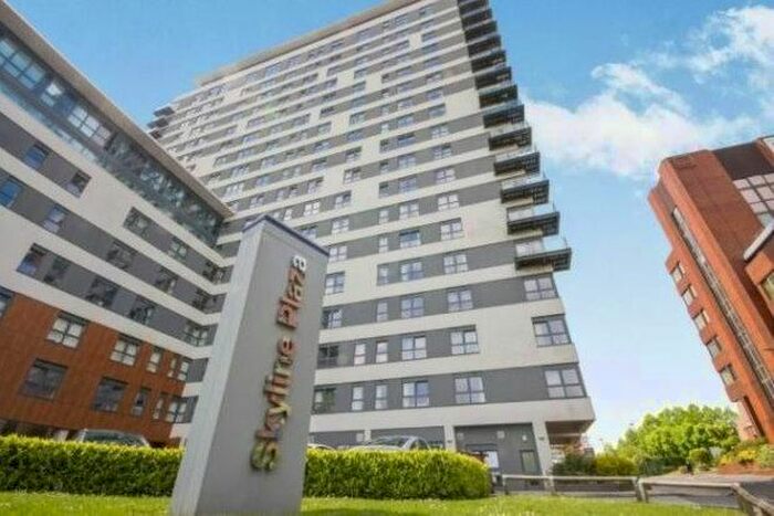 2 Bedroom Flat To Rent In Alencon Link, Basingstoke, RG21