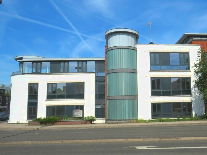 2 Bedroom Flat To Rent In Bishopric, Horsham, RH12