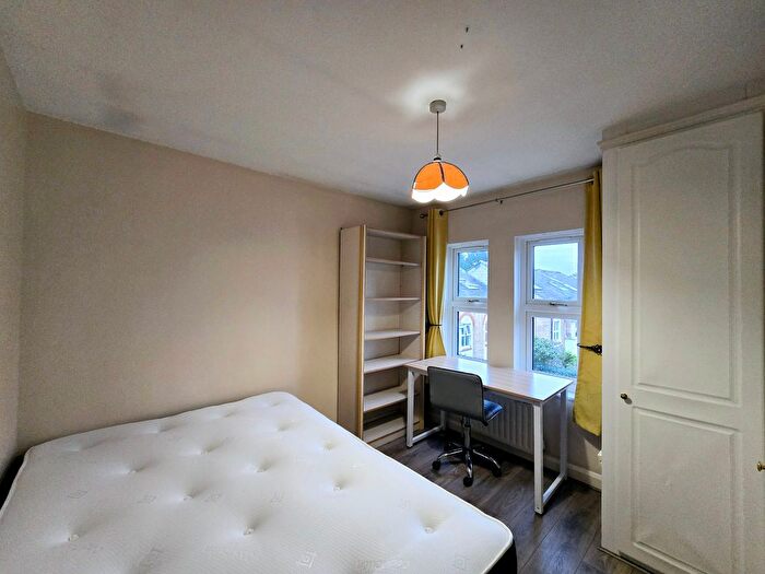 5 Bedroom Terraced House To Rent In Keats Close, Bermondsey, SE1
