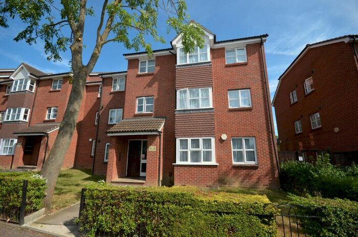 1 Bedroom Flat To Rent In Le May Avenue Grove Park, SE12