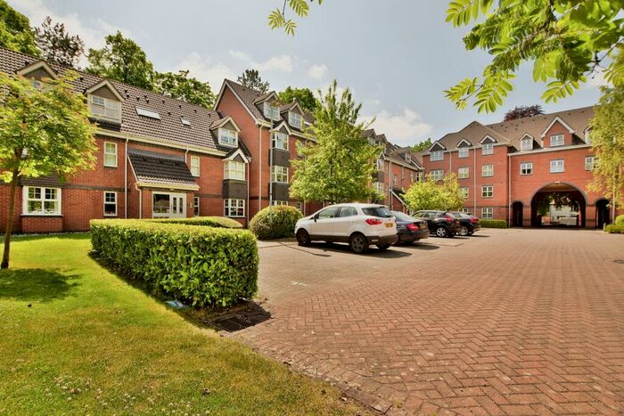 2 Bedroom Apartment To Rent In Brooklands Road, Sale, Greater Manchester, M33