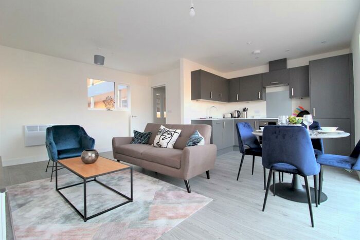 1 Bedroom Apartment To Rent In Vivian Court, Marlowes, Hemel Hempstead, HP1