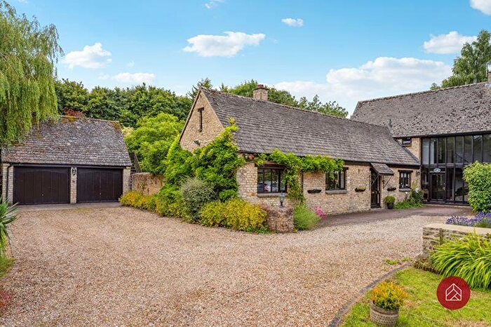 6 Bedroom Barn Conversion For Sale In Canal Road, Thrupp, OX5