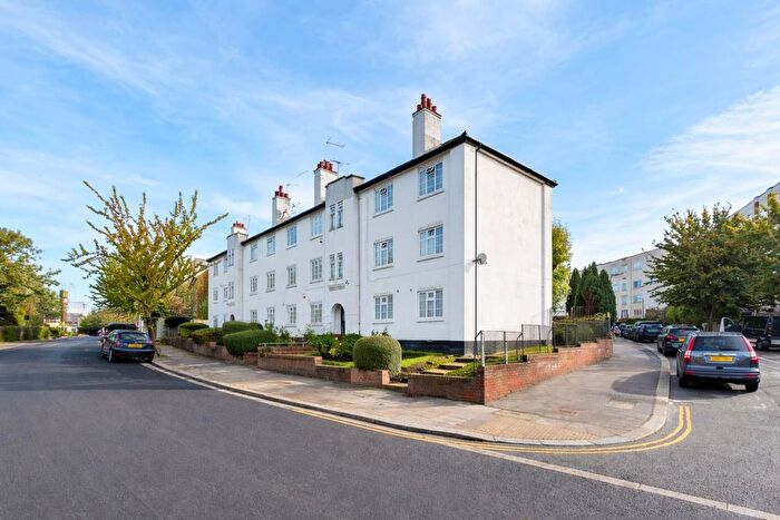 2 Bedroom Flat For Sale In York Road, Acton, W3