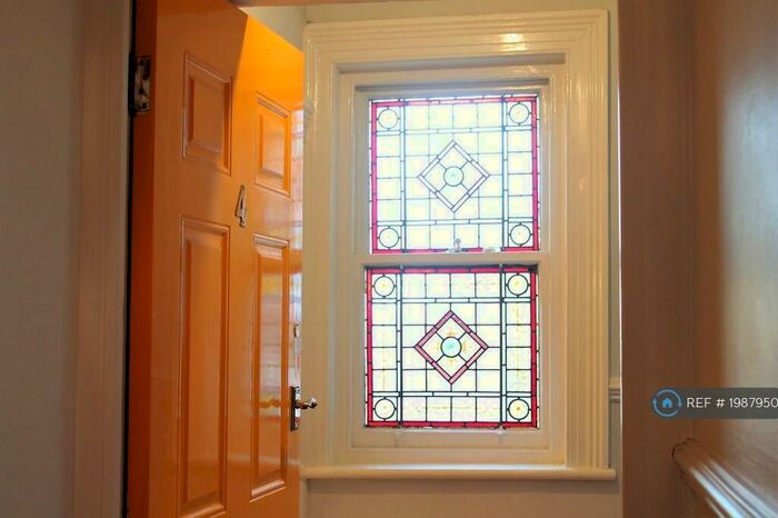 1 Bedroom Flat To Rent In Moorbank Court, Leeds, LS6